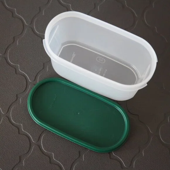 4 3/4 cups Tupperware Container - Picture 8 of 10